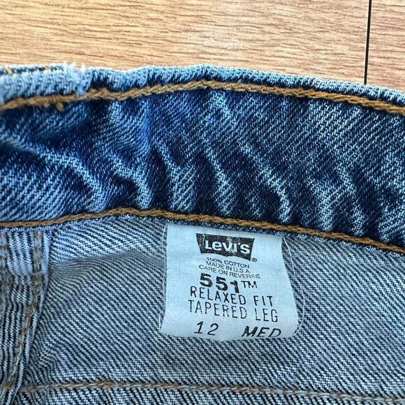 Relaxed Fit Levi's 551 Jeans - Picture 2 of 4